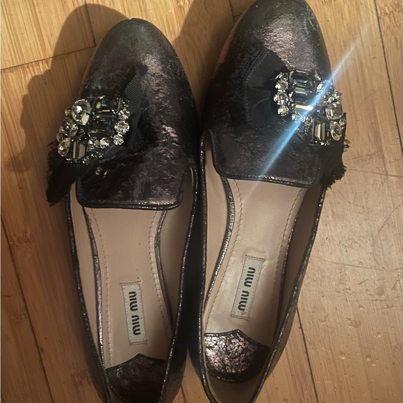 MIU MIU cracked leather crystal embellished loafers. - Picture 4 of 5